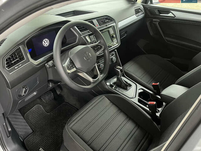 Серый Фольксваген Тигуан, объемом двигателя 2 л и пробегом 14 тыс. км за 23900 $, фото 6 на Automoto.ua