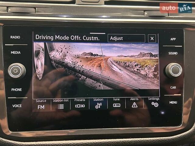 Сірий Фольксваген Тігуан, об'ємом двигуна 2 л та пробігом 18 тис. км за 26800 $, фото 33 на Automoto.ua