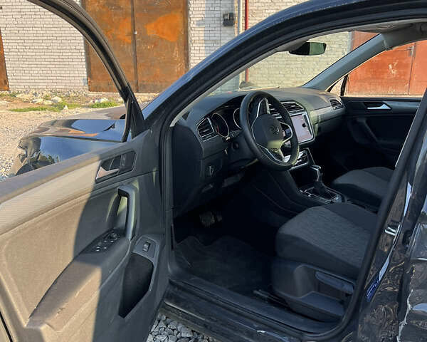 Серый Фольксваген Тигуан, объемом двигателя 1.97 л и пробегом 22 тыс. км за 18500 $, фото 7 на Automoto.ua