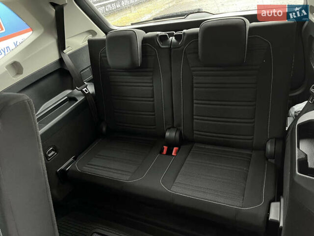 Серый Фольксваген Тигуан, объемом двигателя 2 л и пробегом 14 тыс. км за 23900 $, фото 23 на Automoto.ua