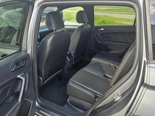 Серый Фольксваген Тигуан, объемом двигателя 2 л и пробегом 9 тыс. км за 21500 $, фото 12 на Automoto.ua