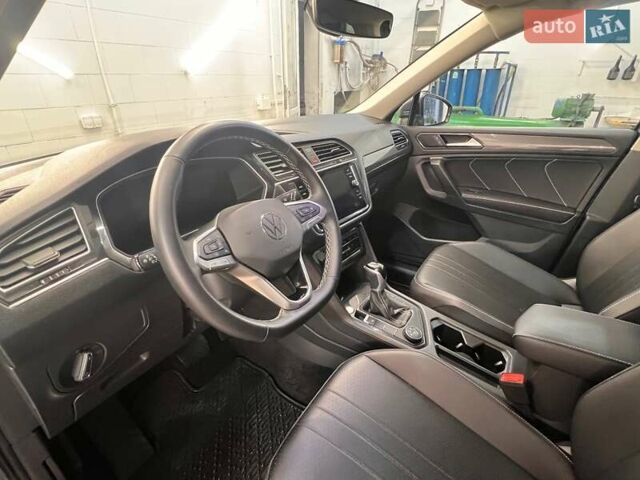 Сірий Фольксваген Тігуан, об'ємом двигуна 2 л та пробігом 18 тис. км за 26800 $, фото 29 на Automoto.ua