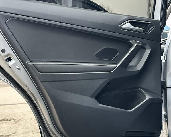 Серый Фольксваген Тигуан, объемом двигателя 0 л и пробегом 42 тыс. км за 24200 $, фото 24 на Automoto.ua