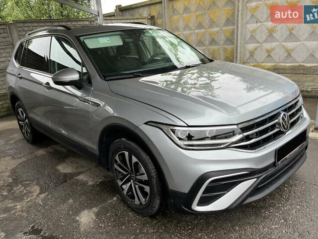 Серый Фольксваген Тигуан, объемом двигателя 2 л и пробегом 14 тыс. км за 23900 $, фото 1 на Automoto.ua