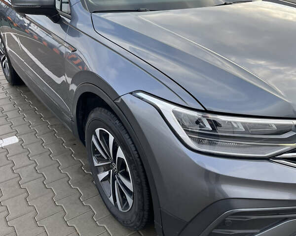 Серый Фольксваген Тигуан, объемом двигателя 1.97 л и пробегом 59 тыс. км за 24900 $, фото 4 на Automoto.ua