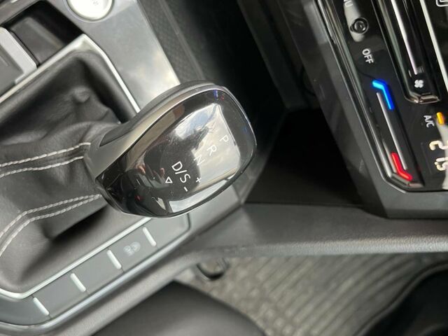 Сірий Фольксваген Тігуан, об'ємом двигуна 2 л та пробігом 7 тис. км за 27300 $, фото 19 на Automoto.ua