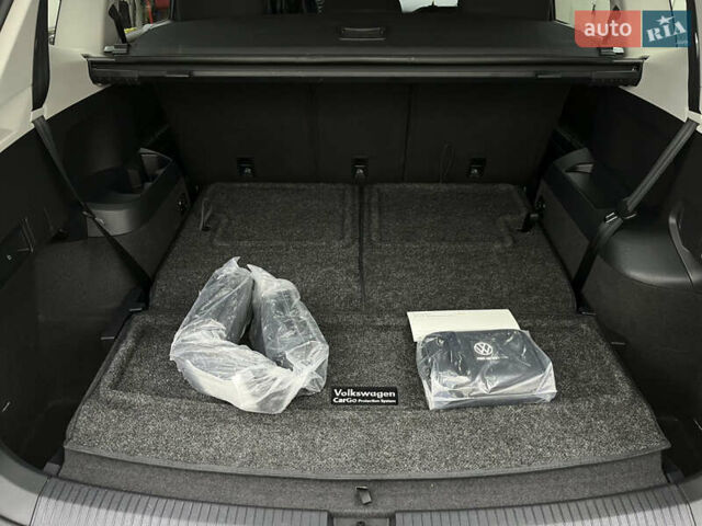 Серый Фольксваген Тигуан, объемом двигателя 2 л и пробегом 14 тыс. км за 23900 $, фото 28 на Automoto.ua