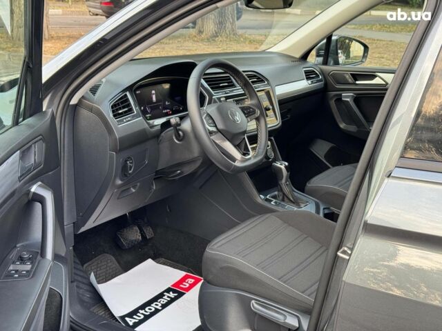 Серый Фольксваген Тигуан, объемом двигателя 2 л и пробегом 12 тыс. км за 24940 $, фото 12 на Automoto.ua