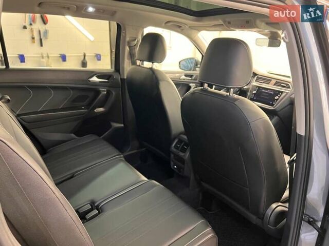 Сірий Фольксваген Тігуан, об'ємом двигуна 2 л та пробігом 18 тис. км за 26800 $, фото 39 на Automoto.ua