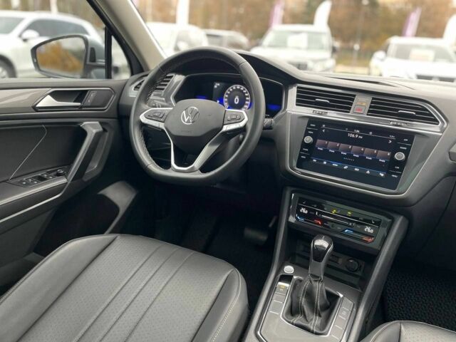 Сірий Фольксваген Тігуан, об'ємом двигуна 2 л та пробігом 27 тис. км за 25600 $, фото 19 на Automoto.ua