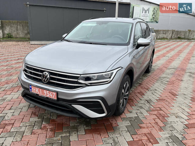 Сірий Фольксваген Тігуан, об'ємом двигуна 2 л та пробігом 14 тис. км за 22999 $, фото 3 на Automoto.ua