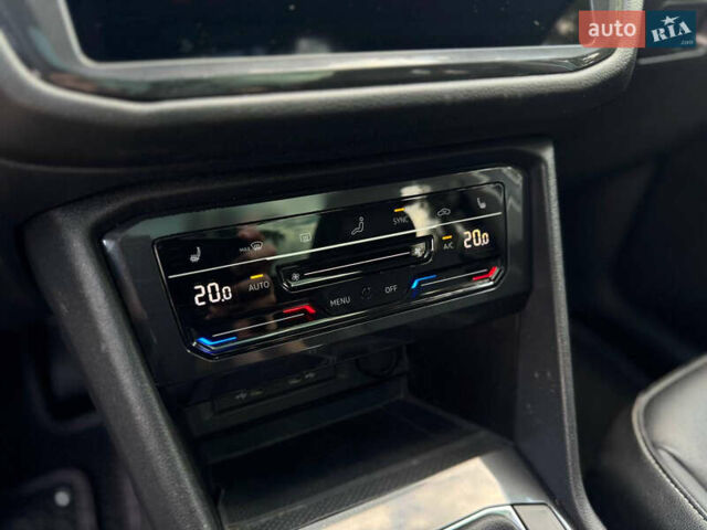 Серый Фольксваген Тигуан, объемом двигателя 1.98 л и пробегом 41 тыс. км за 19500 $, фото 4 на Automoto.ua