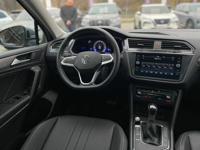 Сірий Фольксваген Тігуан, об'ємом двигуна 2 л та пробігом 27 тис. км за 25600 $, фото 11 на Automoto.ua