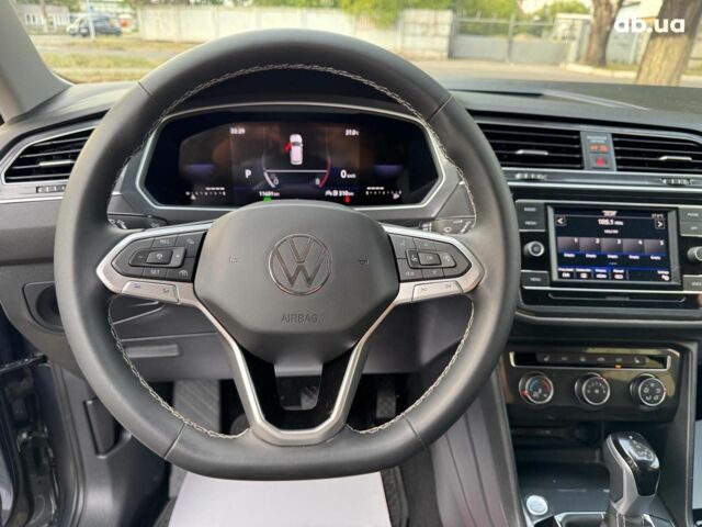 Серый Фольксваген Тигуан, объемом двигателя 2 л и пробегом 12 тыс. км за 24940 $, фото 22 на Automoto.ua