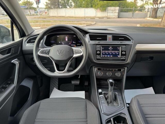 Серый Фольксваген Тигуан, объемом двигателя 2 л и пробегом 12 тыс. км за 24940 $, фото 18 на Automoto.ua