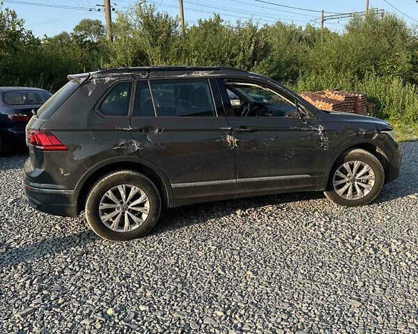 Серый Фольксваген Тигуан, объемом двигателя 1.97 л и пробегом 22 тыс. км за 18500 $, фото 4 на Automoto.ua