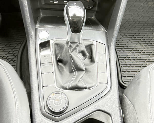 Сірий Фольксваген Тігуан, об'ємом двигуна 2 л та пробігом 36 тис. км за 27500 $, фото 9 на Automoto.ua