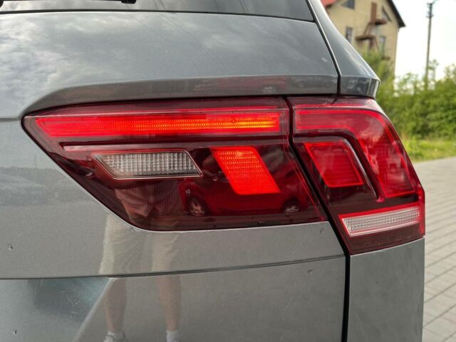 Сірий Фольксваген Тігуан, об'ємом двигуна 2 л та пробігом 7 тис. км за 27300 $, фото 4 на Automoto.ua