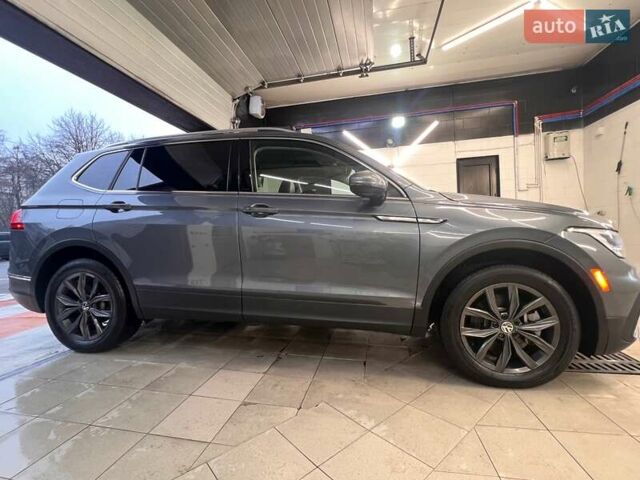 Сірий Фольксваген Тігуан, об'ємом двигуна 2 л та пробігом 18 тис. км за 26800 $, фото 48 на Automoto.ua