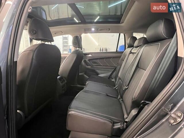 Сірий Фольксваген Тігуан, об'ємом двигуна 2 л та пробігом 18 тис. км за 26800 $, фото 30 на Automoto.ua