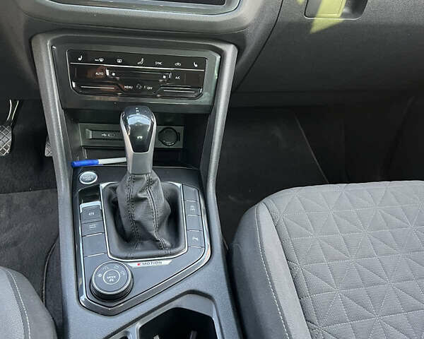 Серый Фольксваген Тигуан, объемом двигателя 1.97 л и пробегом 22 тыс. км за 18500 $, фото 9 на Automoto.ua