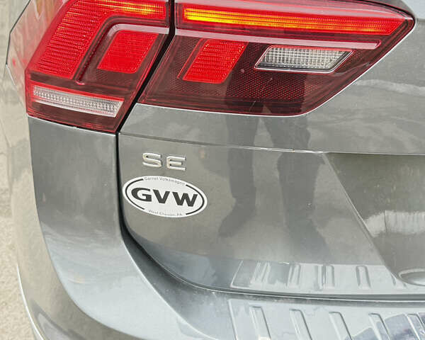 Сірий Фольксваген Тігуан, об'ємом двигуна 2 л та пробігом 36 тис. км за 27500 $, фото 4 на Automoto.ua