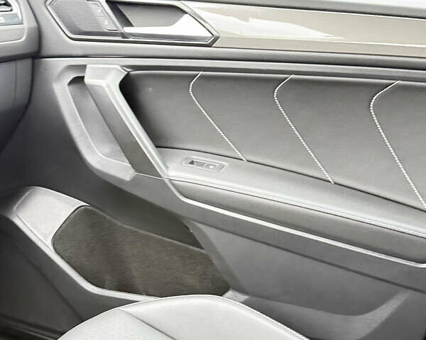 Сірий Фольксваген Тігуан, об'ємом двигуна 2 л та пробігом 36 тис. км за 27500 $, фото 12 на Automoto.ua