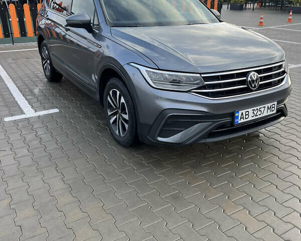 Серый Фольксваген Тигуан, объемом двигателя 1.97 л и пробегом 59 тыс. км за 24900 $, фото 2 на Automoto.ua