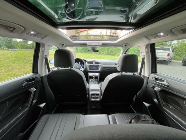 Сірий Фольксваген Тігуан, об'ємом двигуна 2 л та пробігом 7 тис. км за 27300 $, фото 39 на Automoto.ua