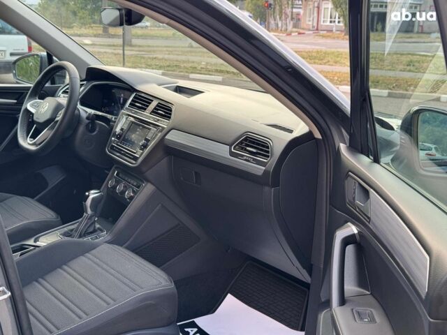 Серый Фольксваген Тигуан, объемом двигателя 2 л и пробегом 12 тыс. км за 24940 $, фото 15 на Automoto.ua