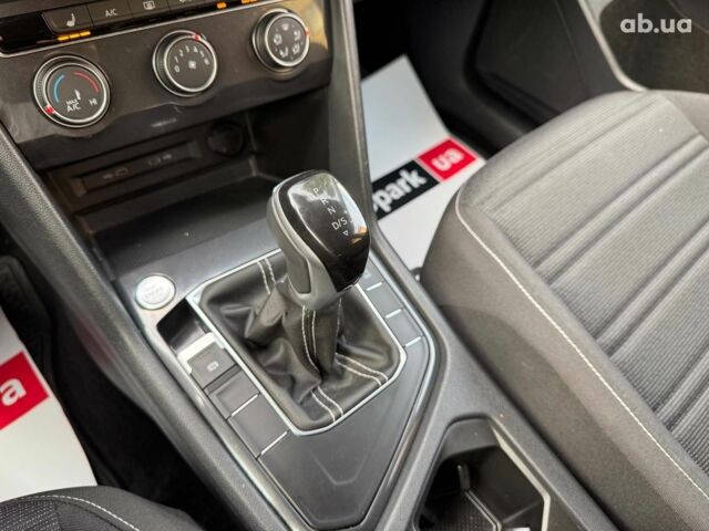 Серый Фольксваген Тигуан, объемом двигателя 2 л и пробегом 12 тыс. км за 24940 $, фото 28 на Automoto.ua