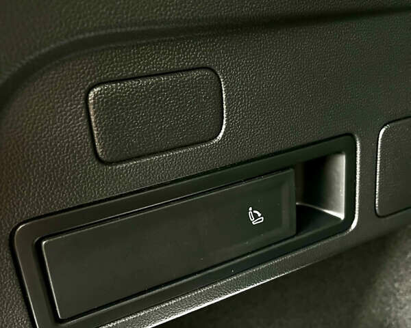 Серый Фольксваген Тигуан, объемом двигателя 2 л и пробегом 14 тыс. км за 23900 $, фото 30 на Automoto.ua