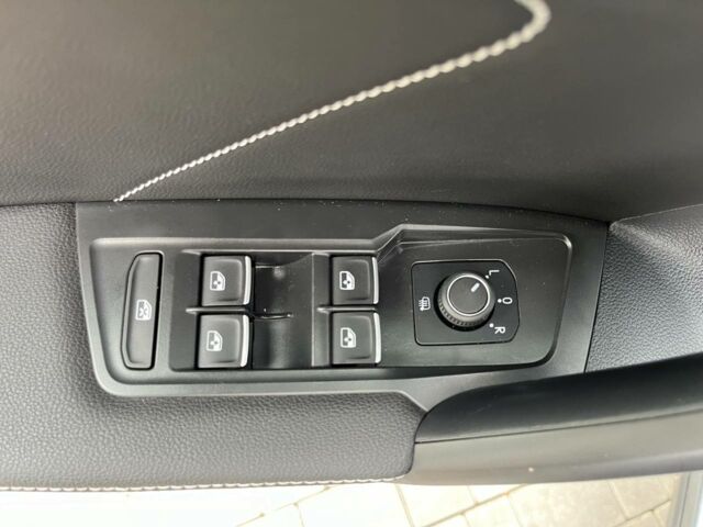 Сірий Фольксваген Тігуан, об'ємом двигуна 2 л та пробігом 7 тис. км за 27300 $, фото 32 на Automoto.ua