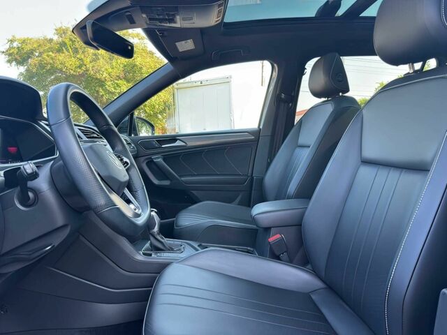 Серый Фольксваген Тигуан, объемом двигателя 2 л и пробегом 21 тыс. км за 19200 $, фото 8 на Automoto.ua