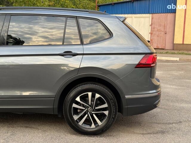 Серый Фольксваген Тигуан, объемом двигателя 2 л и пробегом 12 тыс. км за 24940 $, фото 9 на Automoto.ua