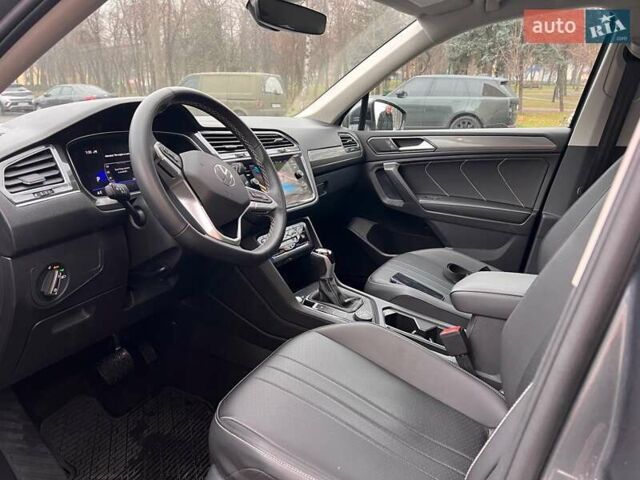 Сірий Фольксваген Тігуан, об'ємом двигуна 2 л та пробігом 18 тис. км за 26800 $, фото 14 на Automoto.ua