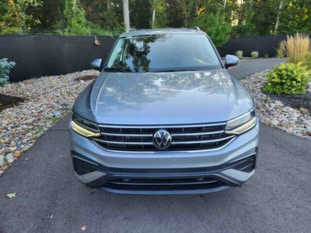 Серый Фольксваген Тигуан, объемом двигателя 2 л и пробегом 14 тыс. км за 14850 $, фото 1 на Automoto.ua