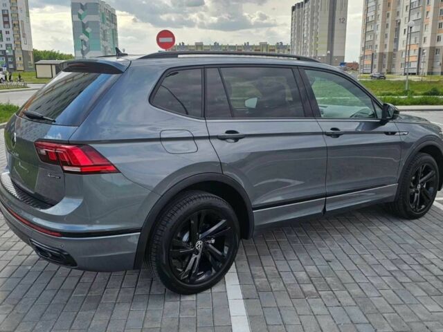 Серый Фольксваген Тигуан, объемом двигателя 2 л и пробегом 9 тыс. км за 21500 $, фото 5 на Automoto.ua
