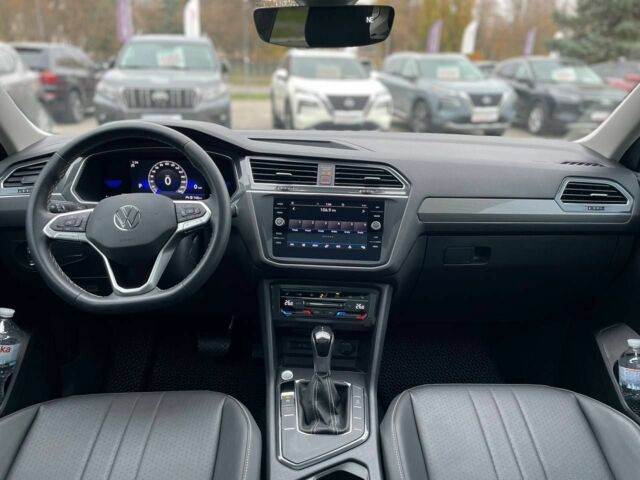 Сірий Фольксваген Тігуан, об'ємом двигуна 2 л та пробігом 27 тис. км за 25600 $, фото 17 на Automoto.ua