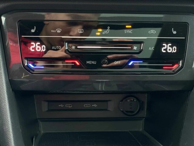 Сірий Фольксваген Тігуан, об'ємом двигуна 2 л та пробігом 27 тис. км за 25600 $, фото 16 на Automoto.ua