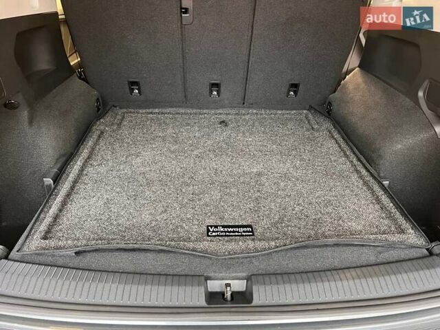 Сірий Фольксваген Тігуан, об'ємом двигуна 2 л та пробігом 18 тис. км за 26800 $, фото 22 на Automoto.ua