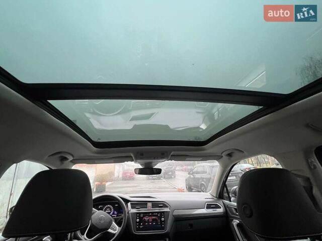 Сірий Фольксваген Тігуан, об'ємом двигуна 2 л та пробігом 18 тис. км за 26800 $, фото 4 на Automoto.ua