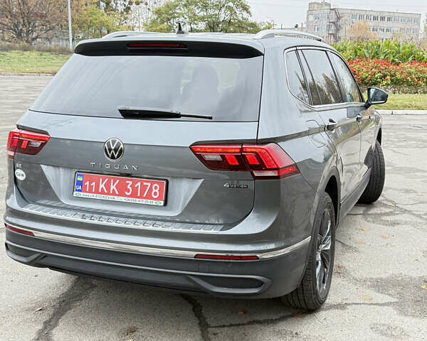 Сірий Фольксваген Тігуан, об'ємом двигуна 2 л та пробігом 36 тис. км за 27500 $, фото 2 на Automoto.ua