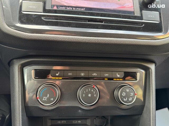 Серый Фольксваген Тигуан, объемом двигателя 2 л и пробегом 12 тыс. км за 24940 $, фото 27 на Automoto.ua