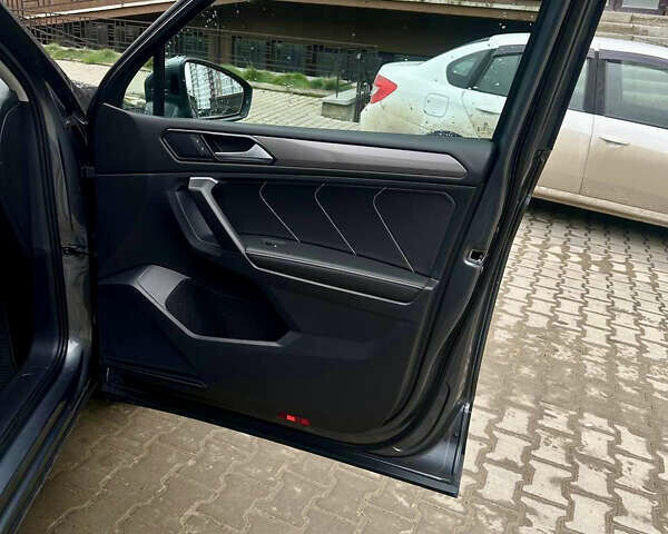 Серый Фольксваген Тигуан, объемом двигателя 1.98 л и пробегом 20 тыс. км за 24990 $, фото 44 на Automoto.ua