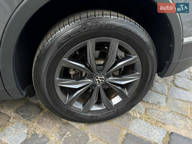 Серый Фольксваген Тигуан, объемом двигателя 1.98 л и пробегом 41 тыс. км за 19500 $, фото 11 на Automoto.ua