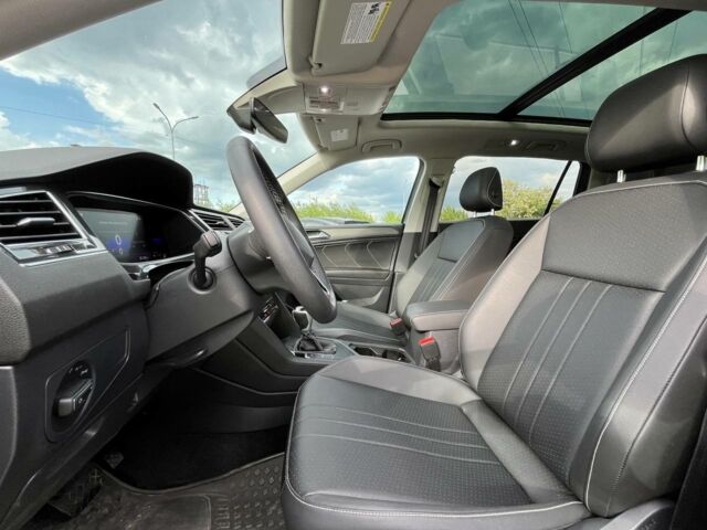 Сірий Фольксваген Тігуан, об'ємом двигуна 2 л та пробігом 7 тис. км за 27300 $, фото 14 на Automoto.ua