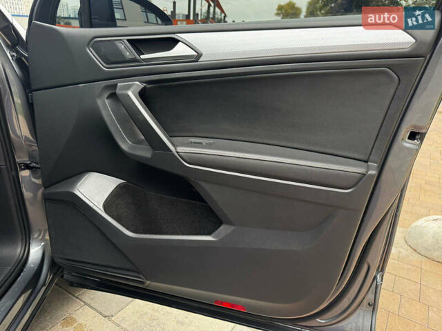 Серый Фольксваген Тигуан, объемом двигателя 1.98 л и пробегом 25 тыс. км за 24500 $, фото 24 на Automoto.ua