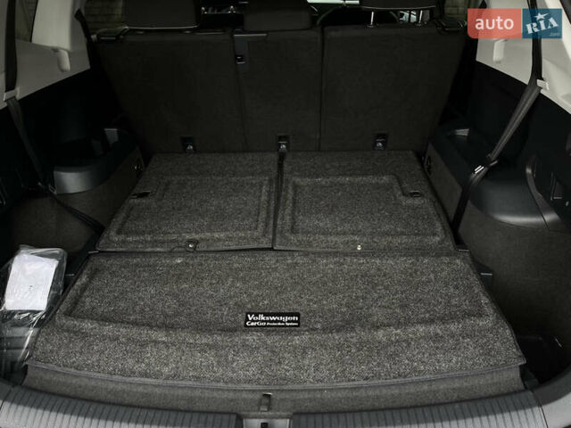 Серый Фольксваген Тигуан, объемом двигателя 2 л и пробегом 14 тыс. км за 23900 $, фото 20 на Automoto.ua