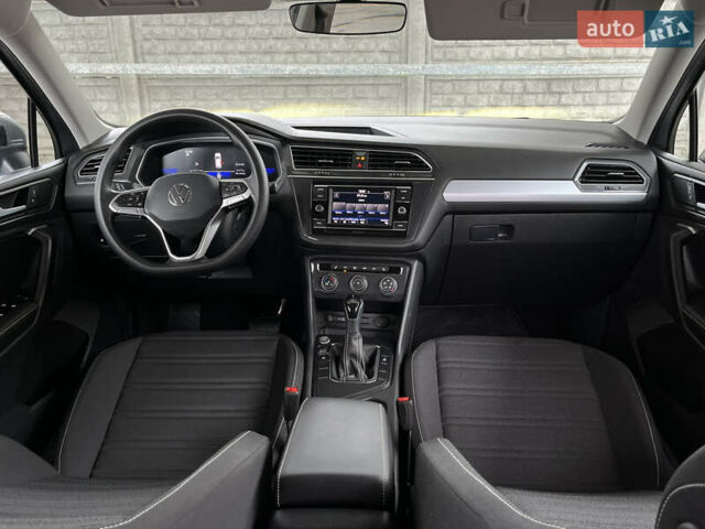 Серый Фольксваген Тигуан, объемом двигателя 2 л и пробегом 14 тыс. км за 23900 $, фото 11 на Automoto.ua
